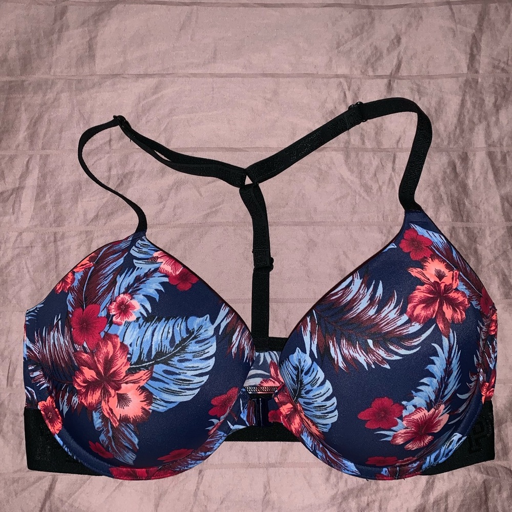 Victoria’s Secret PINK Front clip push-up bra